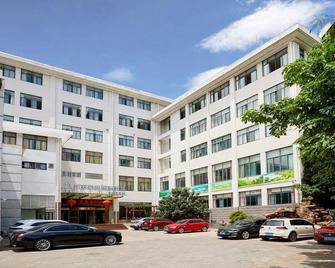 Tangquan Hotel - Nanjing - Building