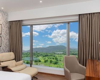 Park Inn by Radisson Navi Mumbai - Navi Mumbai - Living room