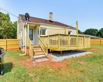 The Cottage on Corinth - Seneca