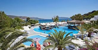 Salmakis Resort & Spa - Bodrum - Pool