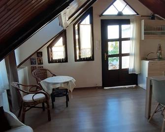 Kiki's Villa summer resort - Volos - Salle à manger