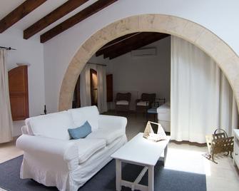 Petit Hotel Algaida - Algaida - Living room