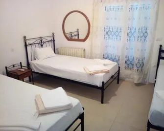 Fiona Seafront Apartments - Nikiana - Habitación