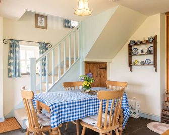 Damson Cottage - Self Catering - Brecon - Dining room
