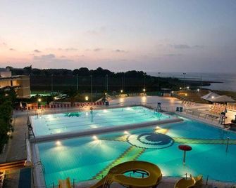 Corvino Resort - מונופולי - בריכה