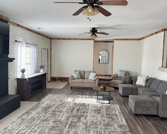 Quiet Country Getaway ,quiet, and spacious getaway - Belén - Sala de estar