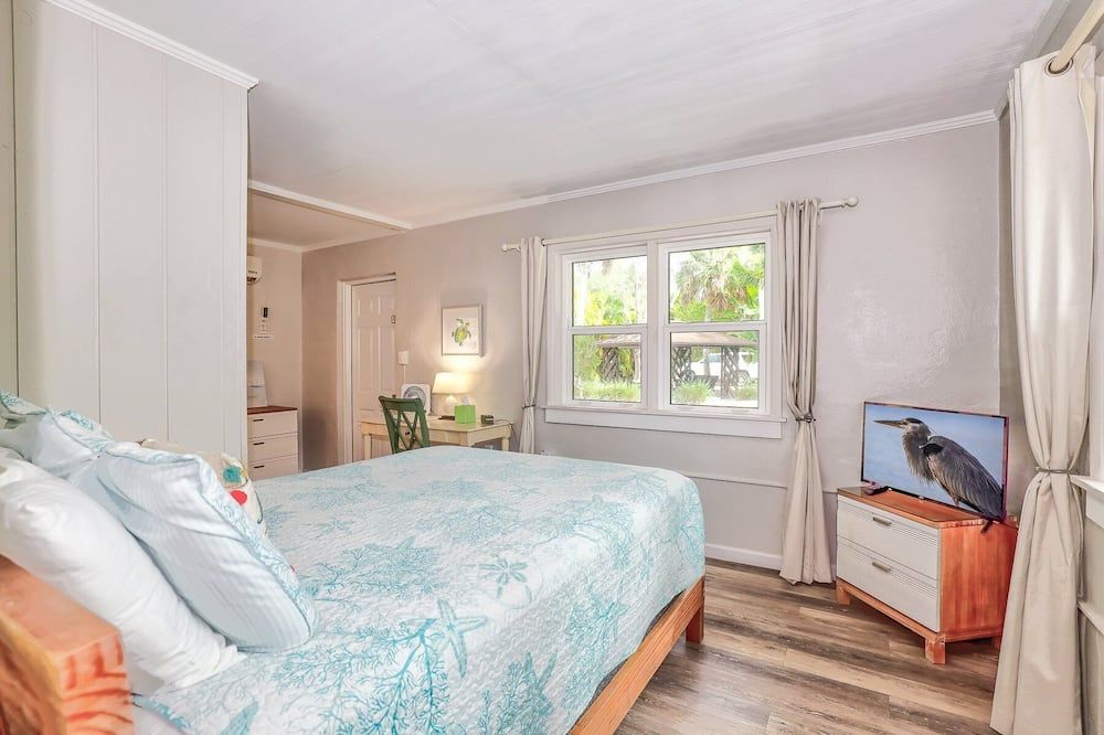 Newly remodeled Parakeet cottage! Walking distance to beach, restaurants, shops! - Sanibel - Camera da letto