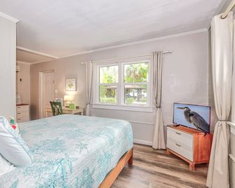 Newly remodeled Parakeet cottage! Walking distance to beach, restaurants, shops! - Sanibel - Camera da letto