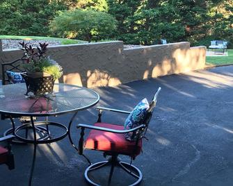 Cozy Suite On Cedars 1300sq Ft (One Level) - Hickory - Patio