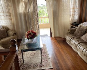 Brookville 2 Bedroom- Top Floor - Georgetown - Living room
