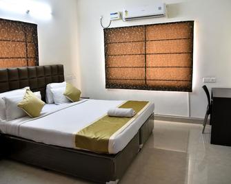 Treebo Emerald - Hyderabad - Bedroom