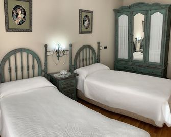 All exterior apartment, with parking and wifi - Gijón - Bedroom