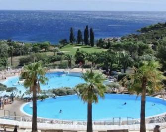 Cap Esterel : Magnifique Vue Mer 2 Pcs Rénové Et Climatisé / 5 Pers - Agay - Pool