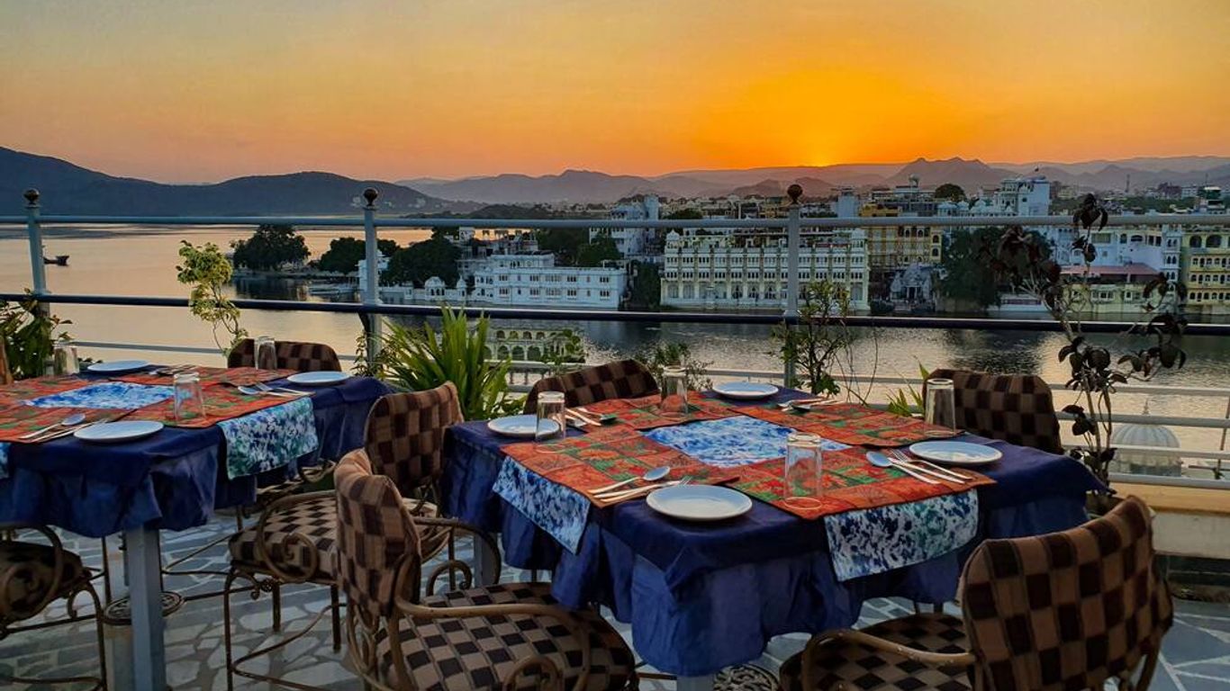 Hotel Mewar Haveli - At Lake Pichola