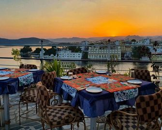 Hotel Mewar Haveli - At Lake Pichola - אודאיפור - מרפסת