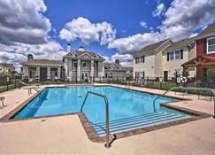 Monkey Island Townhome Walk to Lake and Dining - Afton - Alberca