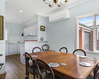 Boston Beach House 2 19 - Torquay - Salle à manger