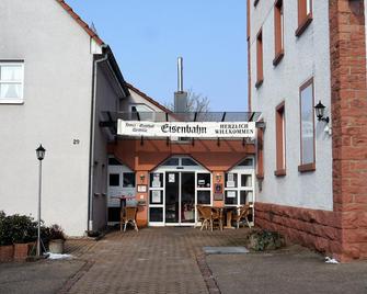 Hotel-Gasthof-Destille-Eisenbahn - Mosbach (Baden-Wurttemberg) - Building