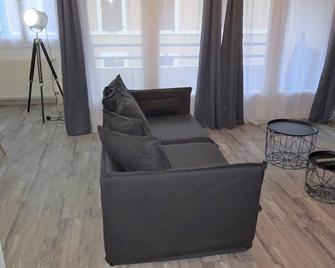 Grand appartement T3/T4 proche des berges du Cher - Montluçon - Stue