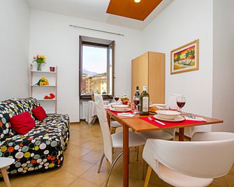 Lake View Historical Center Apartment - Happy Rentals - Riva del Garda - Ruokailuhuone
