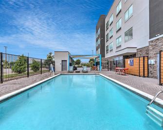Tru by Hilton The Colony Dallas - The Colony - Zwembad