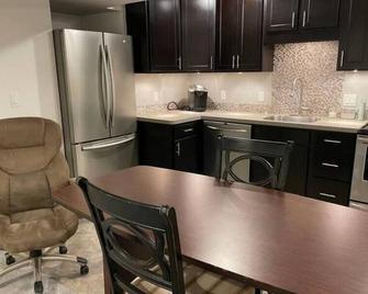 Bloom/ Danville Private & Spacious Perch- added Disc for 3+mo Large Washer/Dryer - Bloomsburg - Kitchen