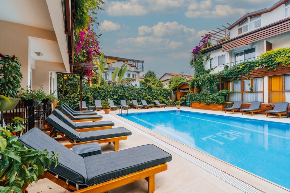 Ten Apart Hotel - פטהייה - בריכה