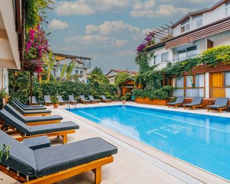 Ten Apart Hotel - Fethiye - Piscina
