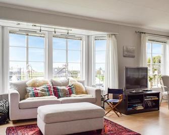 3 bedroom beautiful home in Vanse - Flekkefjord - Stue
