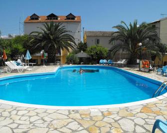 海市蜃樓酒店 - 科孚島 - 貝尼蔡斯 - 游泳池