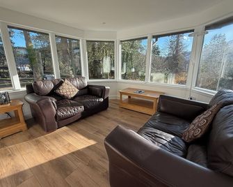 Cosy yet spacious Highland Hideaway for 6 - Fort William - Living room