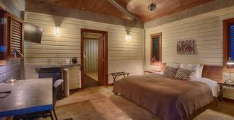 Pagua Bay House Oceanfront Cabanas - Marigot - Schlafzimmer