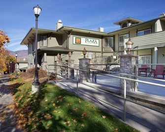 Plaza Inn & Suites at Ashland Creek - אשלנד - בניין