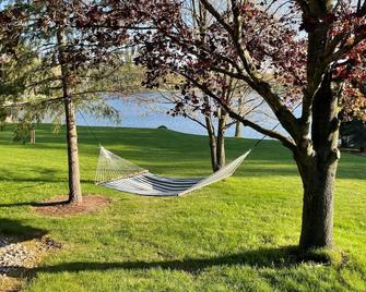 On the Shores of Algonquin w/ Private Dock - Lower Level - Hastings - Patio