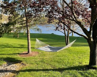 On the Shores of Algonquin w/ Private Dock - Lower Level - Hastings - Patio