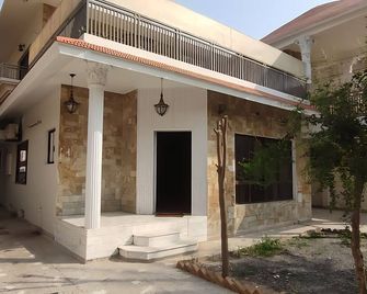 Mulberry Guest House F-11 - Islamabad - Building