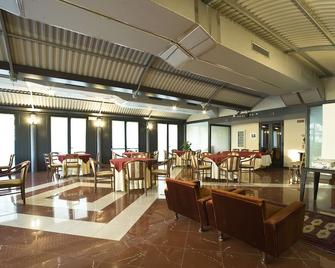 Hotel Villa Ricci & Benessere - צ'יאנצ'יאנו טרמה - מסעדה