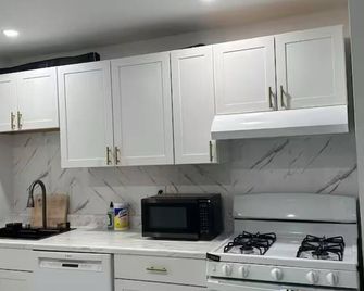 Luxury 2 bedroom basement - Bowie - Kitchen