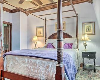 Downtown Lancaster French Victorian Gem! - Lancaster - Bedroom