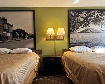 Super 8 by Wyndham Normal Bloomington - Normal - Спальня