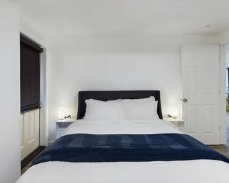 Updated Douglas Apartment, Near Downtown and Skiing - Juneau - Bedroom