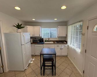 Charming 1-bed 1 bath house in fantastic San Jose Location - Close to everything - San Jose