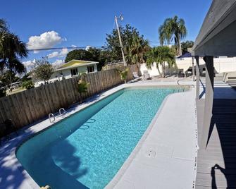 3/2 Home With Game Room And Heated Pool - Melbourne - Pool