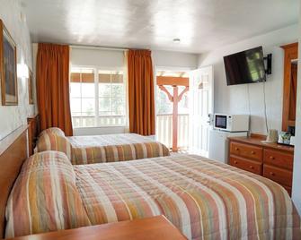 Swiss Holiday Lodge - Mount Shasta - Bedroom