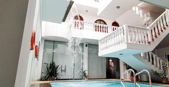 薩拉亞酒店 - 庫庫塔 - 庫庫塔 - 游泳池