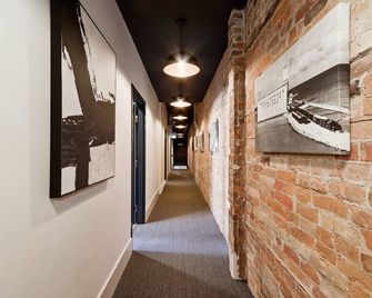 The Brick & Beam Boutique Hotel - Collingwood - Chodba