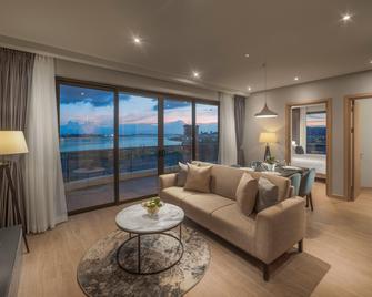 Citadines Marina Halong - Ha Long - Living room
