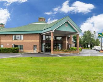 Quality Inn & Suites - Hawkesbury - Building