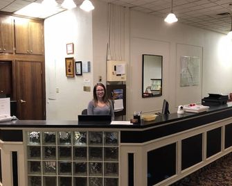 Westwind Motor Inn - Drayton Valley - Front desk