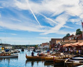 Tollboden Hotell Og Restaurant - Kragerø - Building